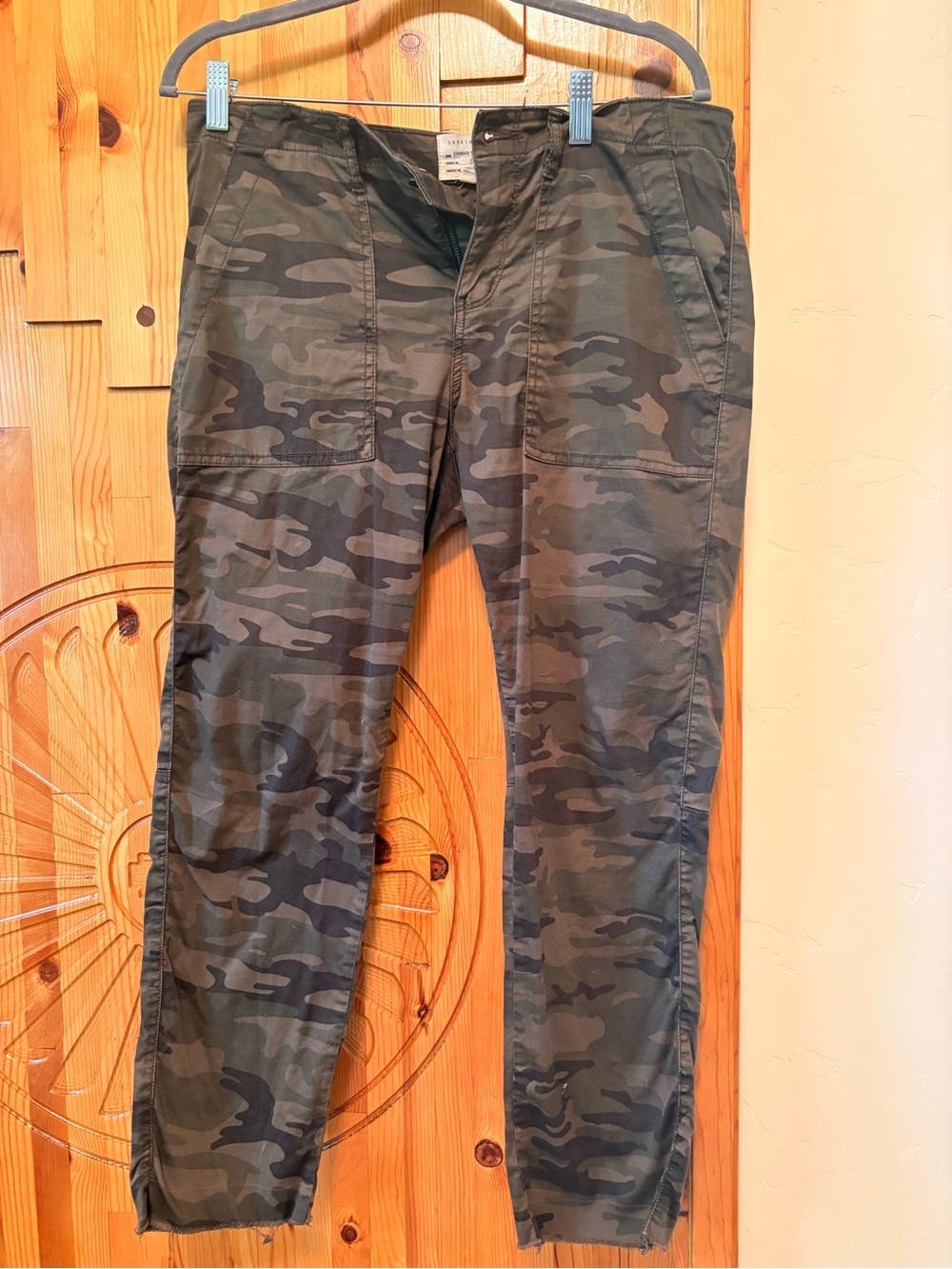 Sanctuary Women's Camo Ankle Cargo Pants in Olive/Forest